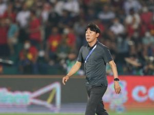 lan-dau-thang-viet-nam-hlv-shin-tae-yong-va-indonesia-an-mung-nhu-the-vo-dich