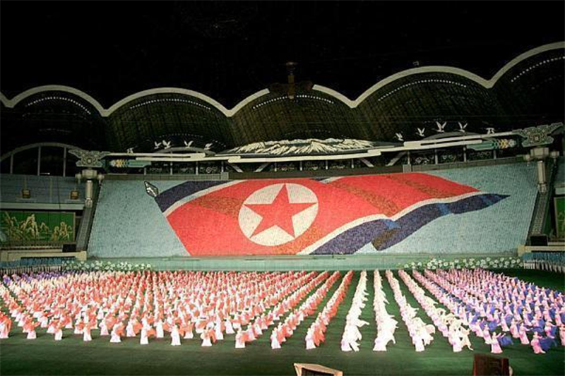san-bong-da-lon-nhat-the-gioi
