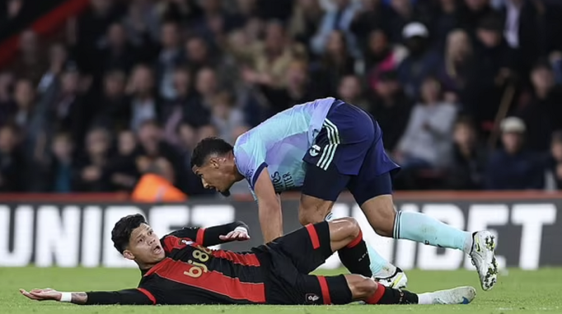 william-saliba-khien-ke-hoach-cua-arsenal-do-song-do-be