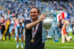 Lampard tri ân đầy xúc động, Coventry mở hội trong ngày đăng quang